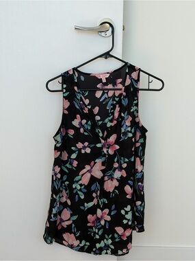 Candie's Black Floral V-Neck Sleeveless Top